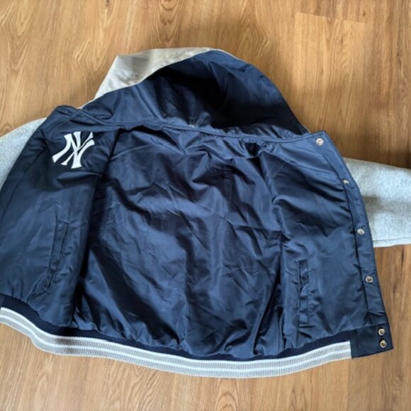 NY Yankees Reversible Hooded Bomber Jacket Fleece Sleeves Unisex Small/Medium - Picture 3 of 6